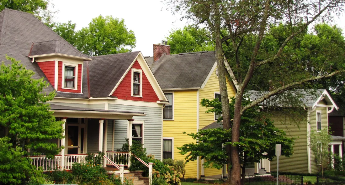 Older houses with front porches along Luttrell Street in Knoxville’s Fourth and Gill neighborhood